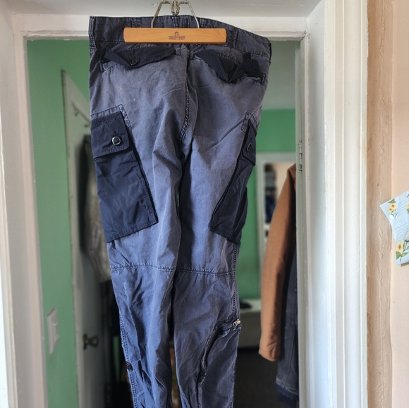 G Raw men's classic khaki multiple pockets pants. - Picture 2 of 8